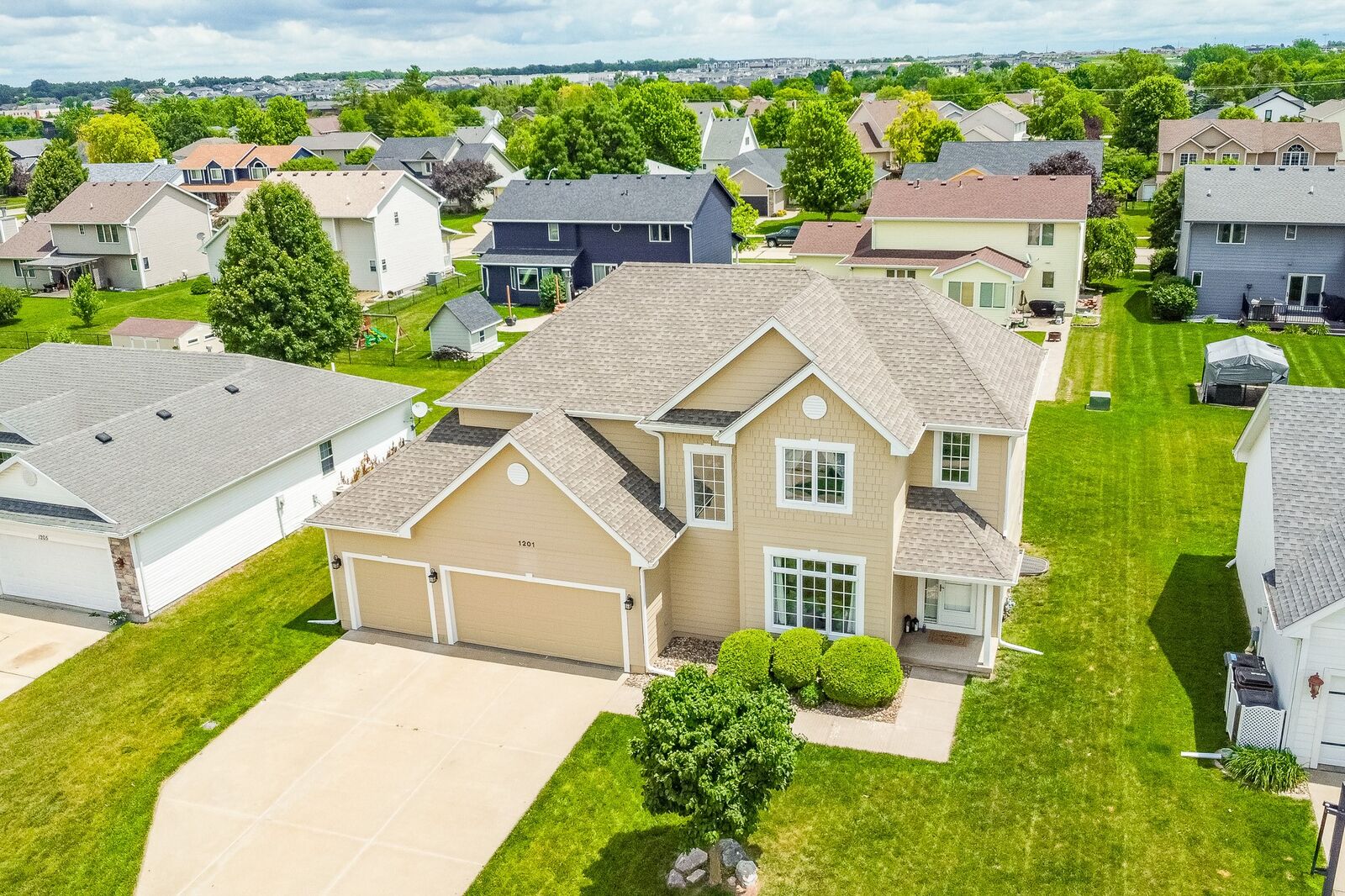 Property Photo: 1201 NW Norton Street IA 50111