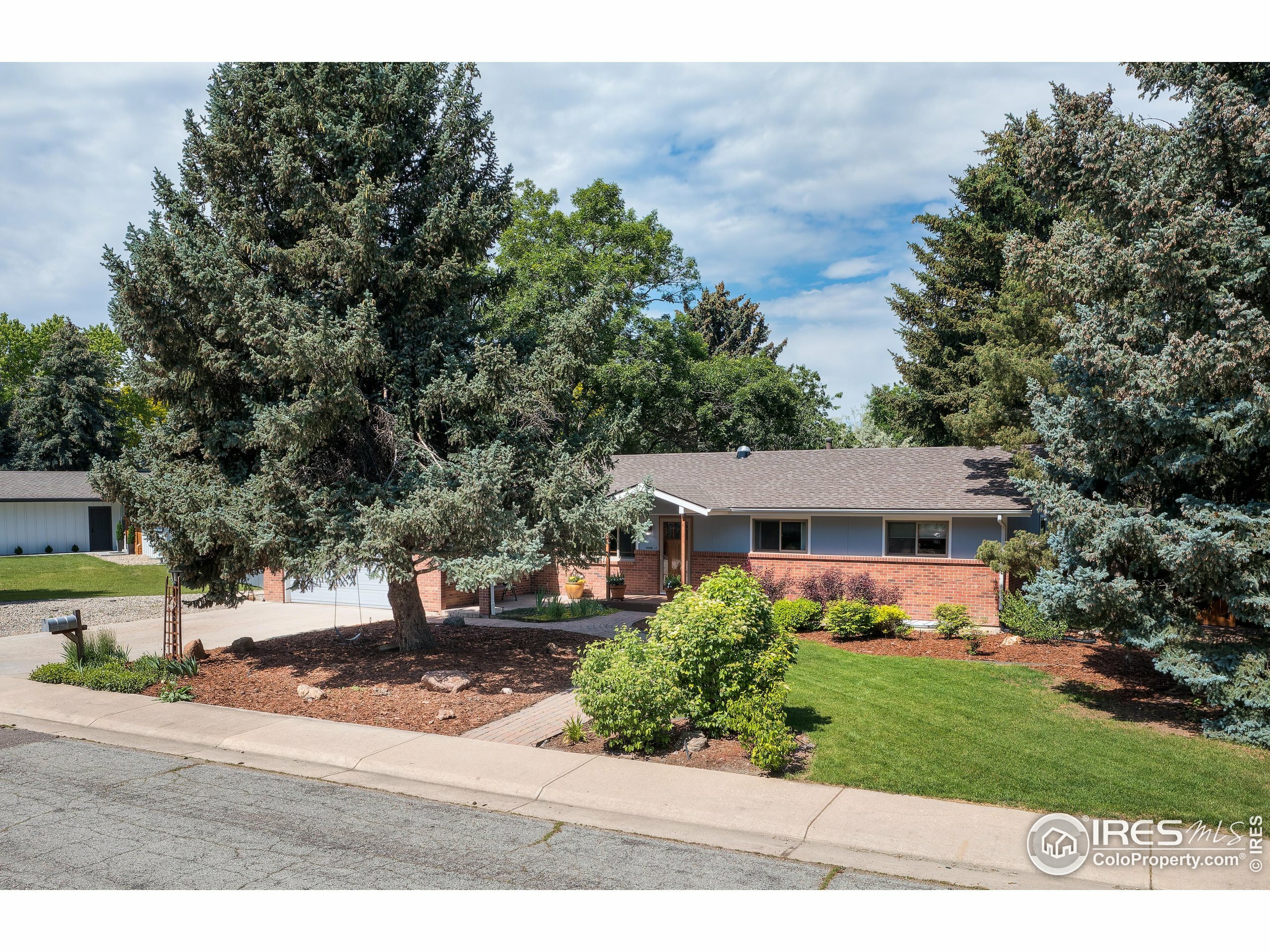 Property Photo: 7459 Mount Meeker Rd CO 80503