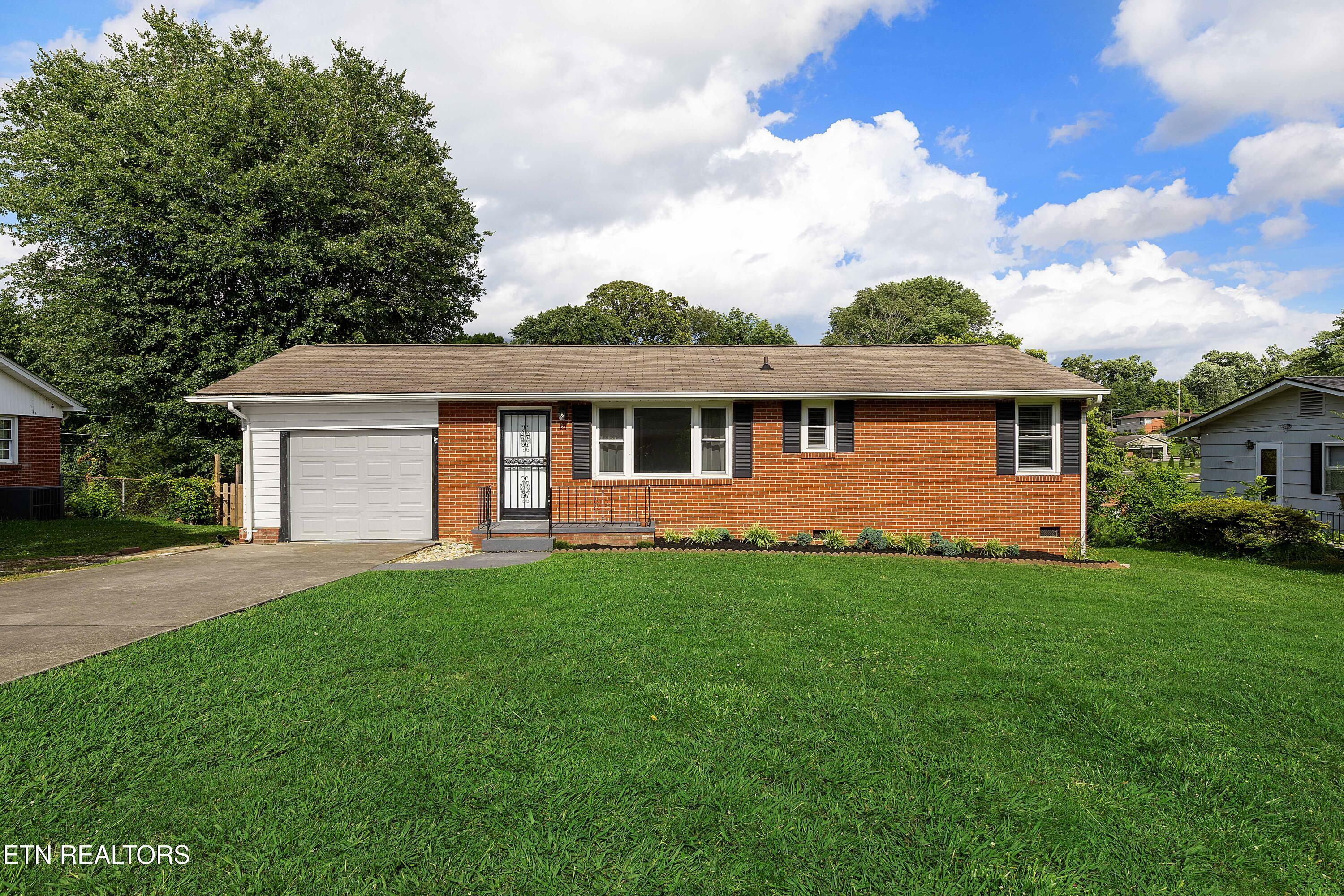 Property Photo: 3112 Cherrywood Rd TN 37921