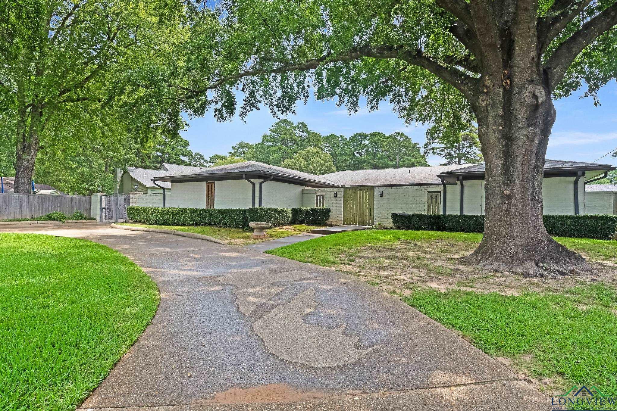 Property Photo: 2104 McCann Rd TX 75601