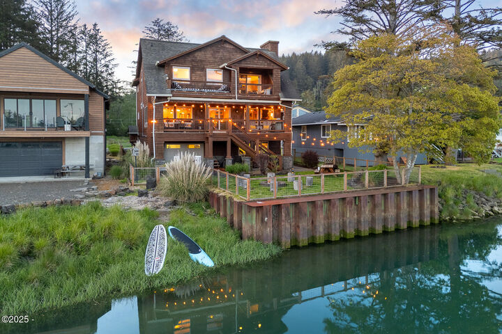 Property Photo:  6925 Parker Street  OR 97135