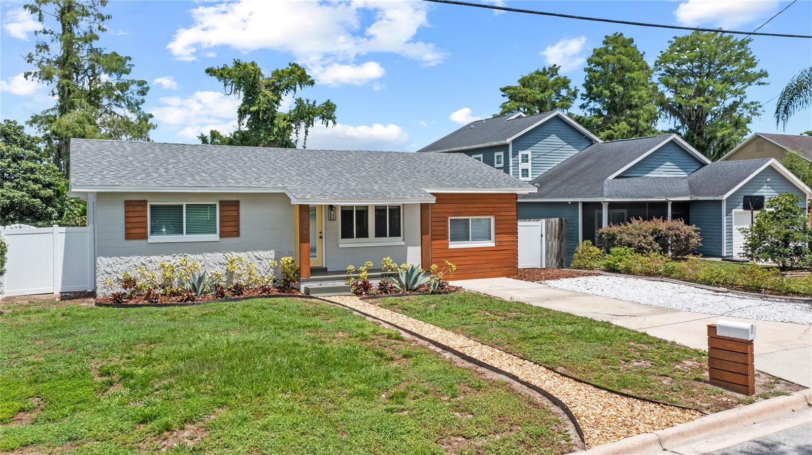 Property Photo: 840 Bethune Drive FL 32810