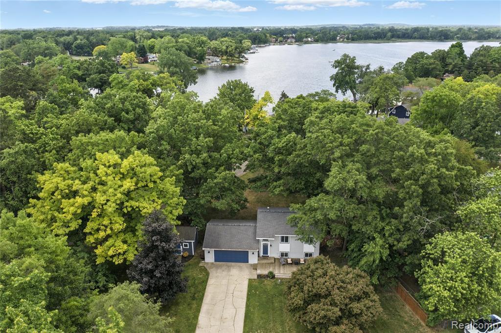 Property Photo:  4405 Lamson Drive  MI 48329 1934 