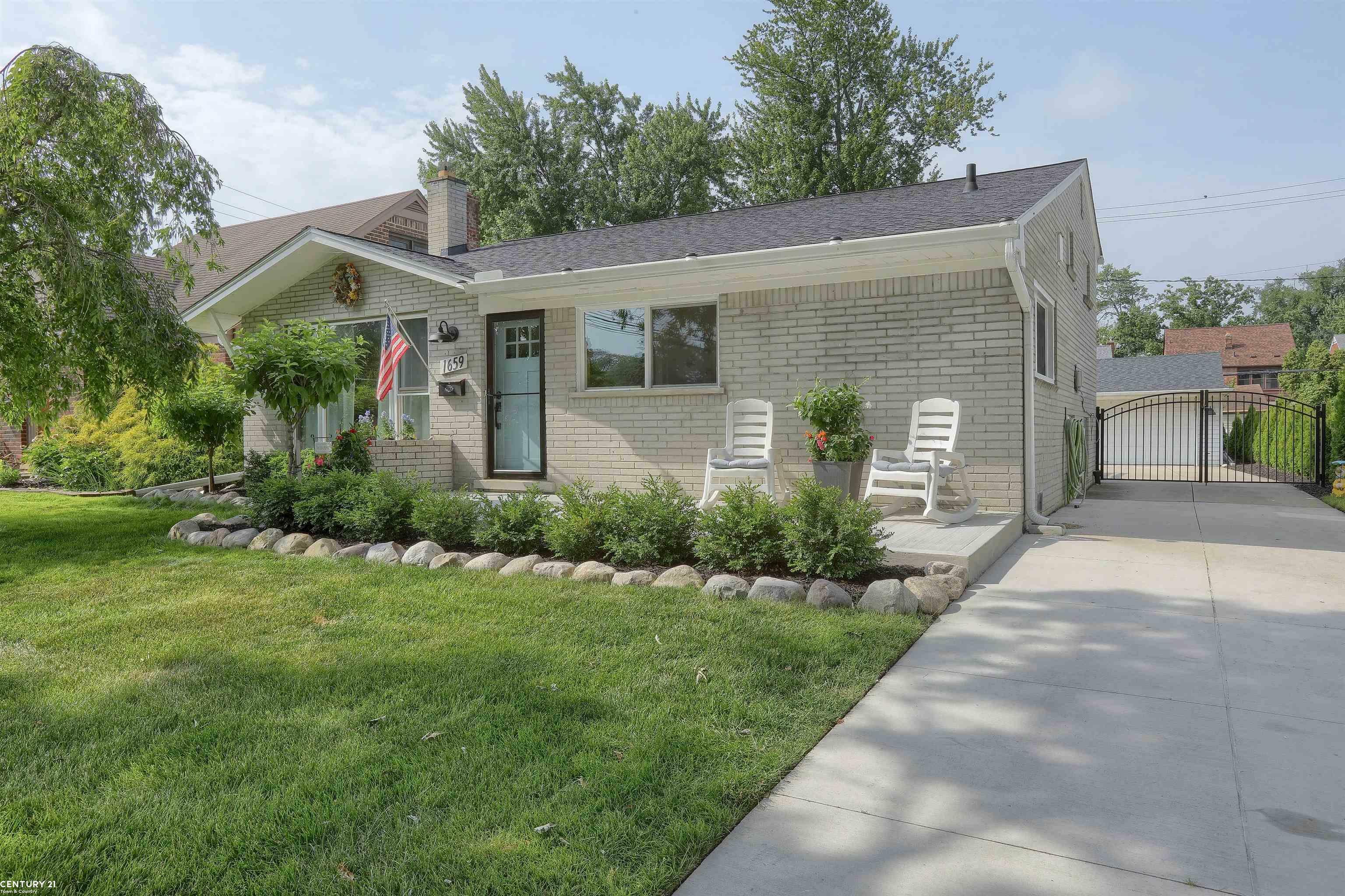 Property Photo: 1659 Stanhope Street MI 48236
