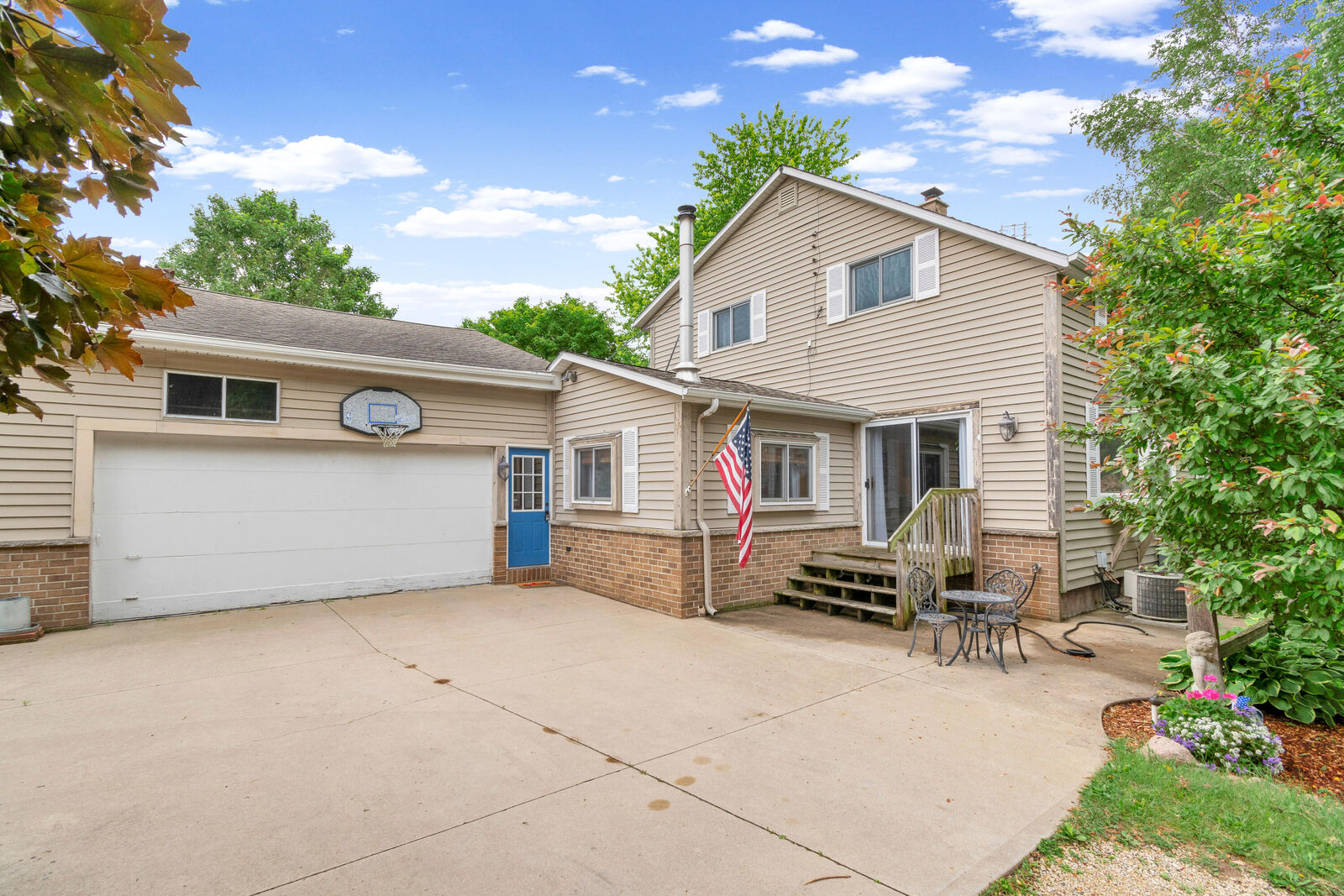 Property Photo: W3355 Lower Hebron Rd WI 53538