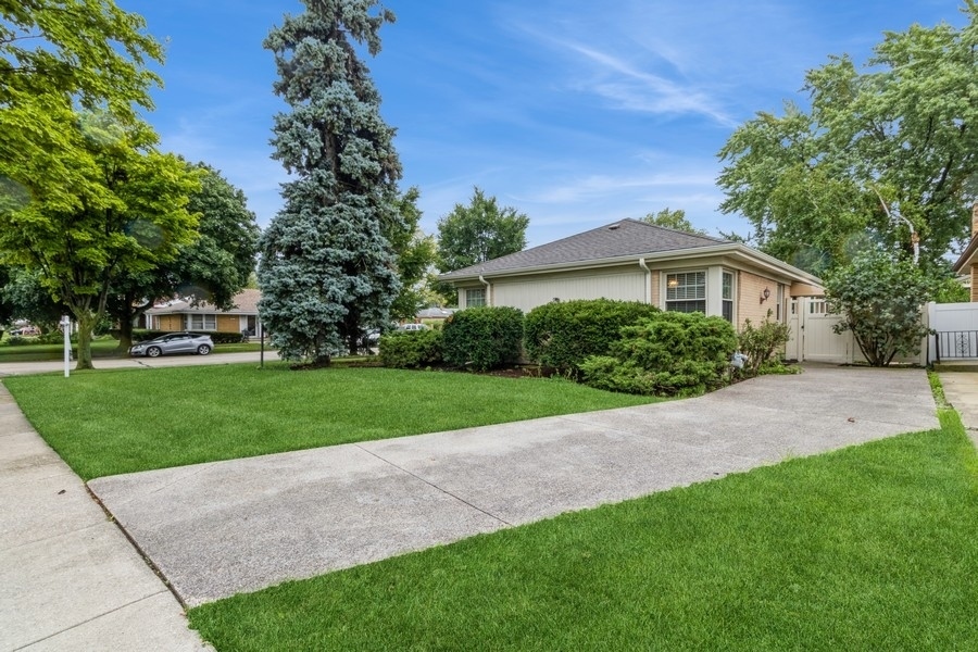 Property Photo: 7350 Lavergne Avenue IL 60077