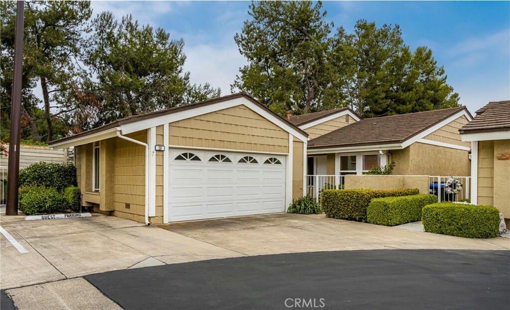 Property Photo: 10 Greenbriar 31 CA 92604