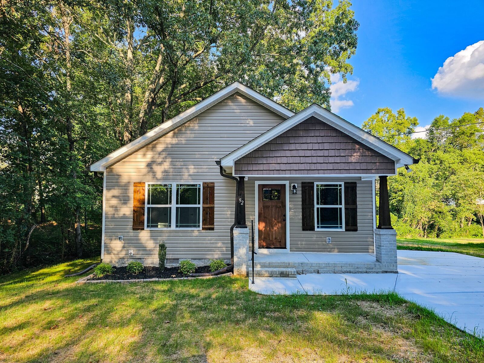 Property Photo: 92 Lakeview St TN 37355