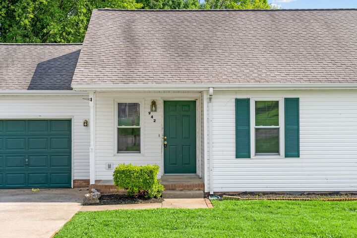 Property Photo: 942 Princeton Drive TN 37042