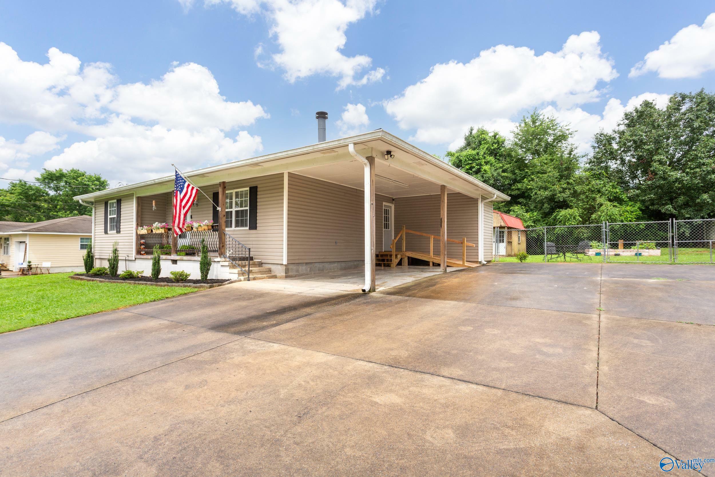 Property Photo: 690 Rainbow Haven AL 35906