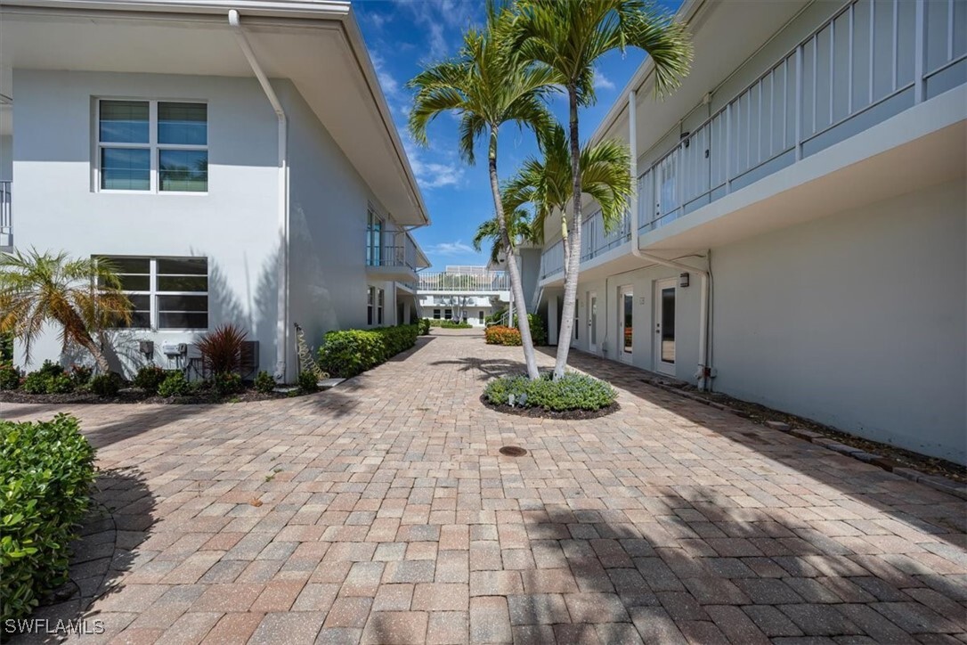 Property Photo: 626 12th Avenue S 626 FL 34102