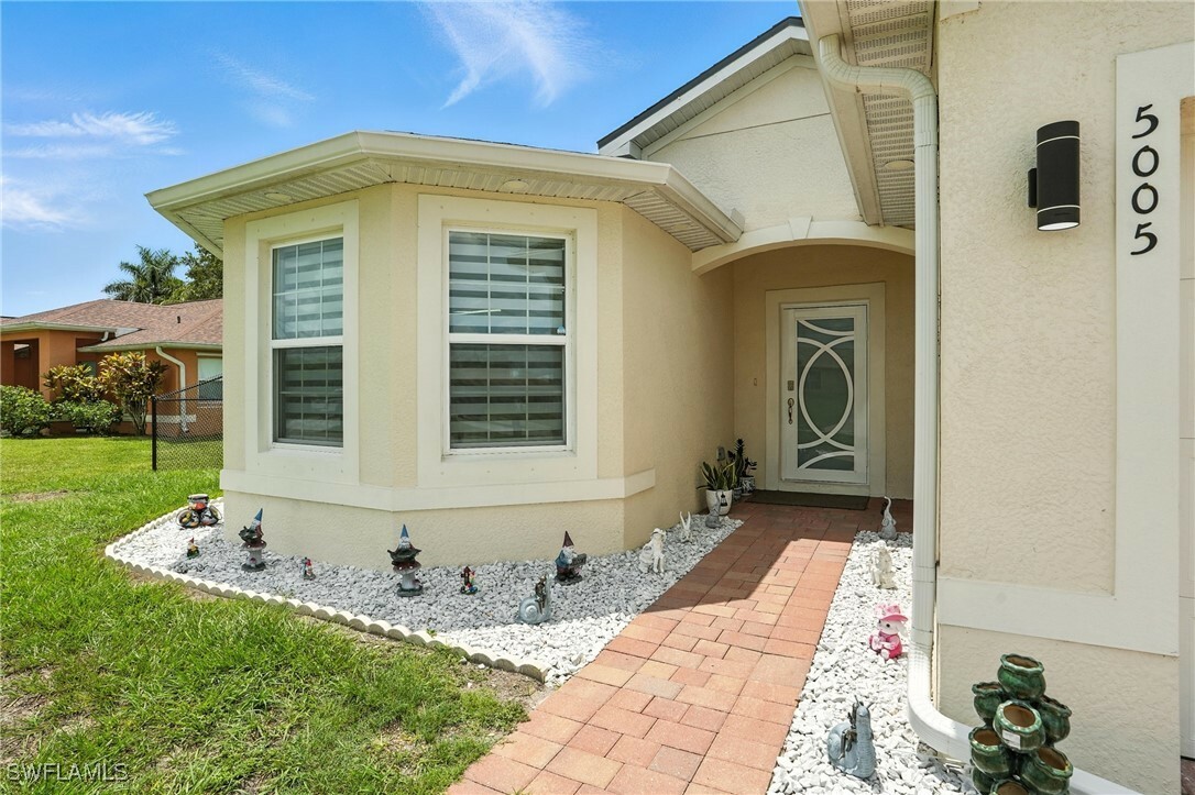 Property Photo: 5005 Beauty Street FL 33971