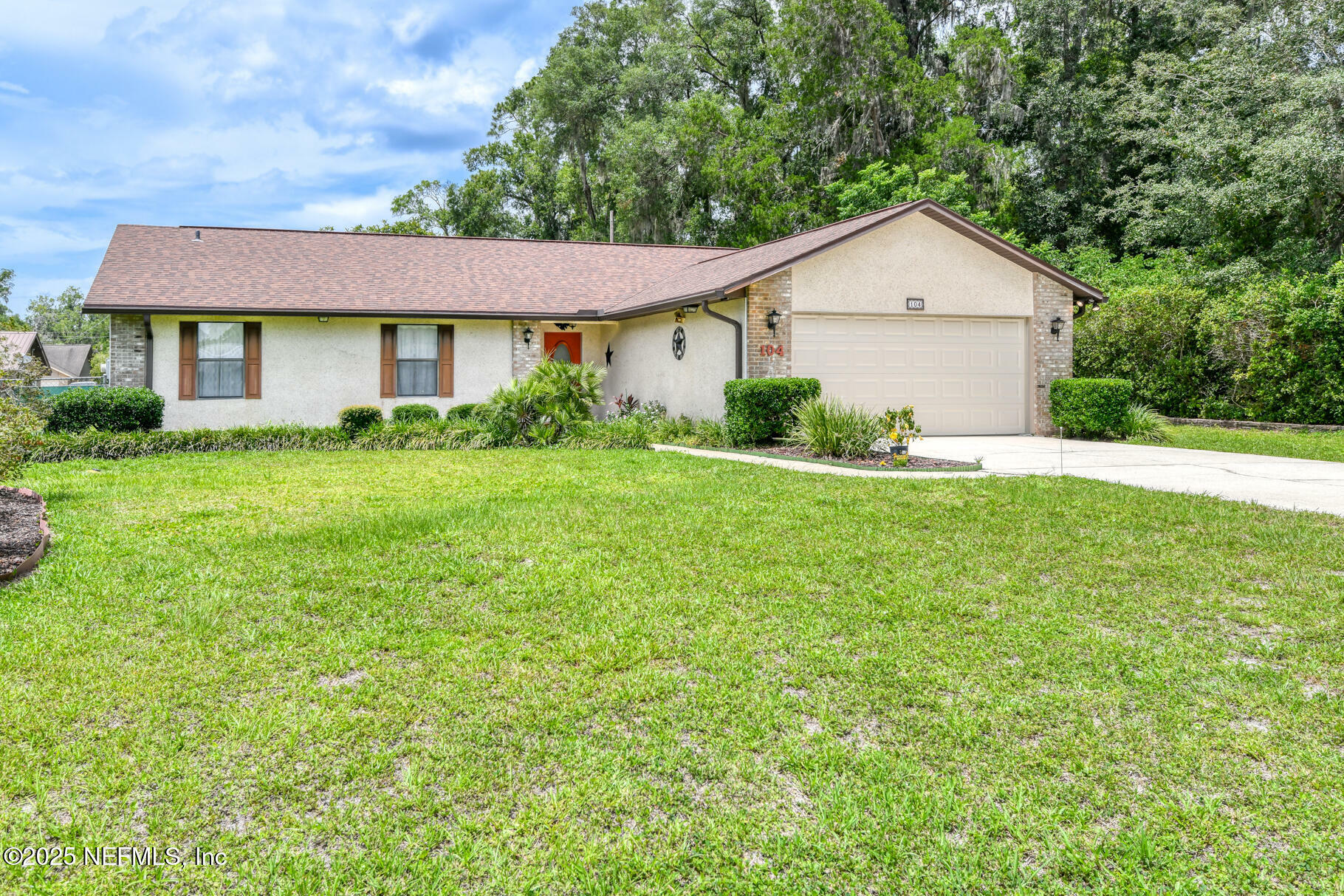 Property Photo: 104 W Flamingo Drive FL 32177
