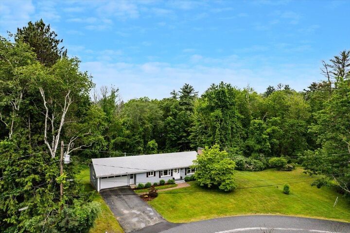 Property Photo:  10 Circle Drive  NH 03110 