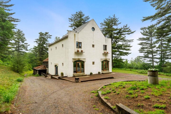 Property Photo:  435 &Amp 437 Avery Hill Road  NH 03809 