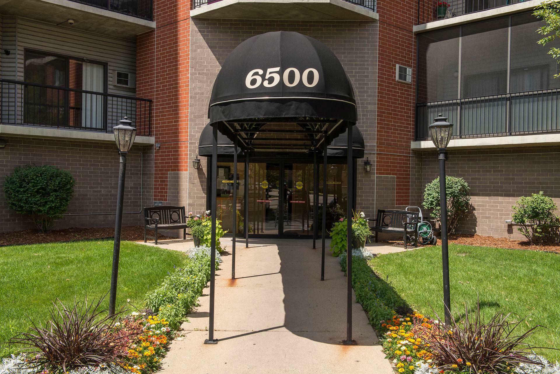 Property Photo: 6500 Woodlake Drive 1006 MN 55423