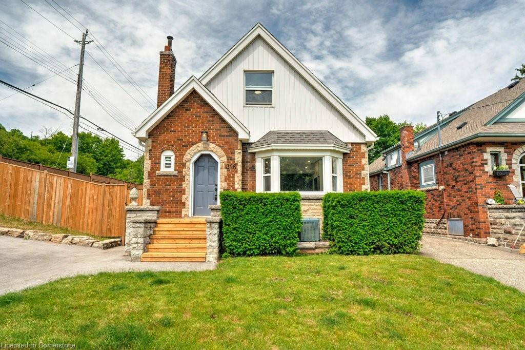 Photo de la propriété: 316 Houghton Avenue S ON L8K 2N3