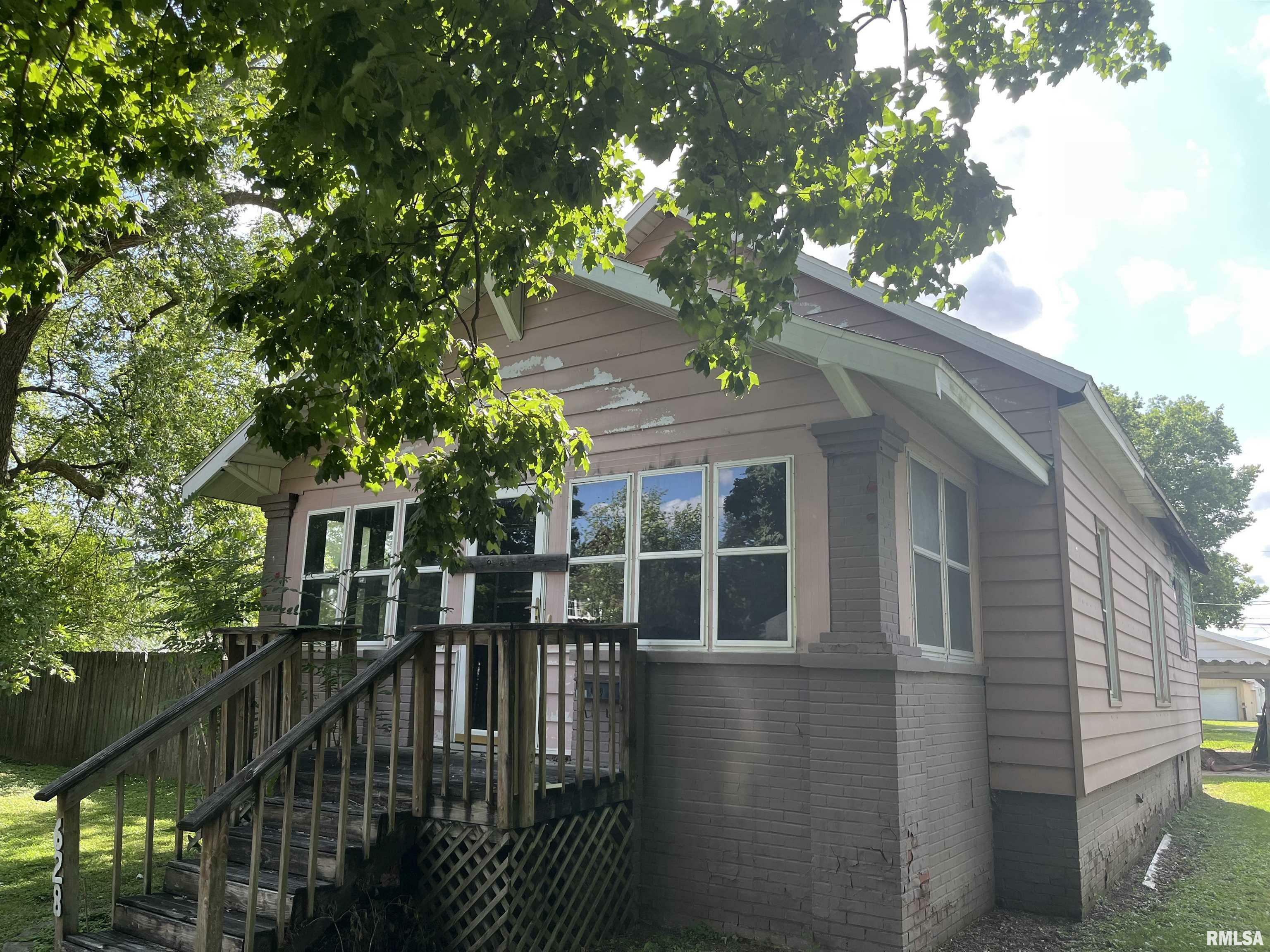 Property Photo: 628 S Elm Street IL 62801