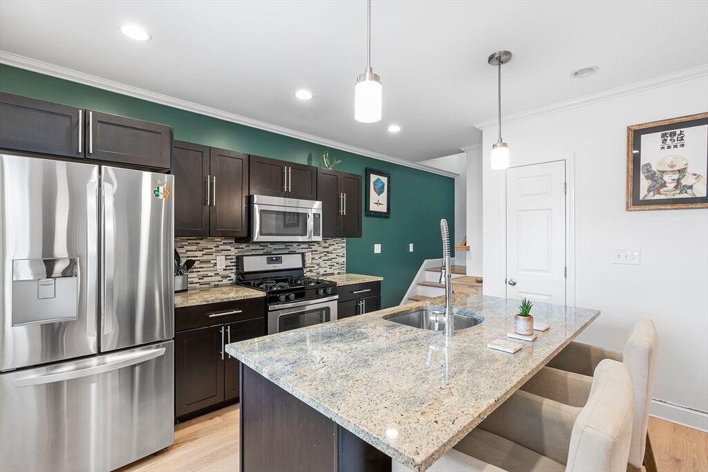 Property Photo:  9 Lisbeth St 9  MA 02420 