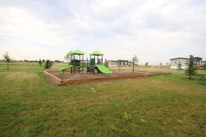 Photo de la propriété:  5 Meadows Way  AB T1G 2A2 