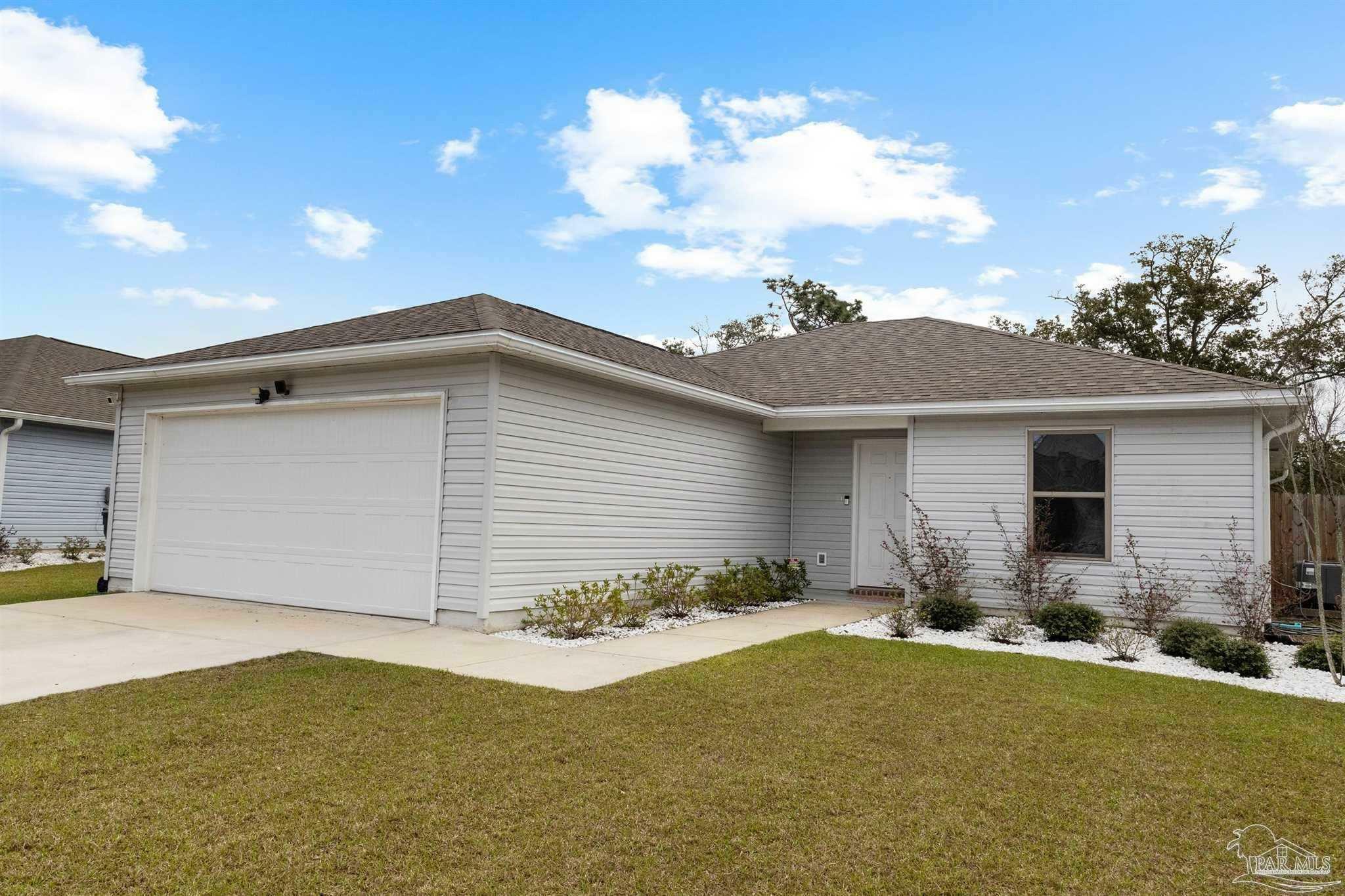 Property Photo: 8743 Schooner Ln FL 32507