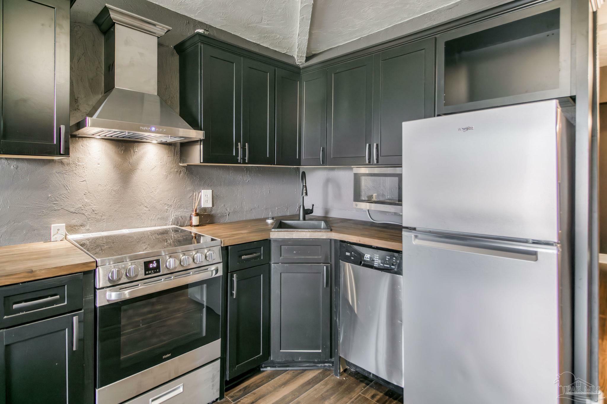 Property Photo: 224 E Garden St 353 FL 32502