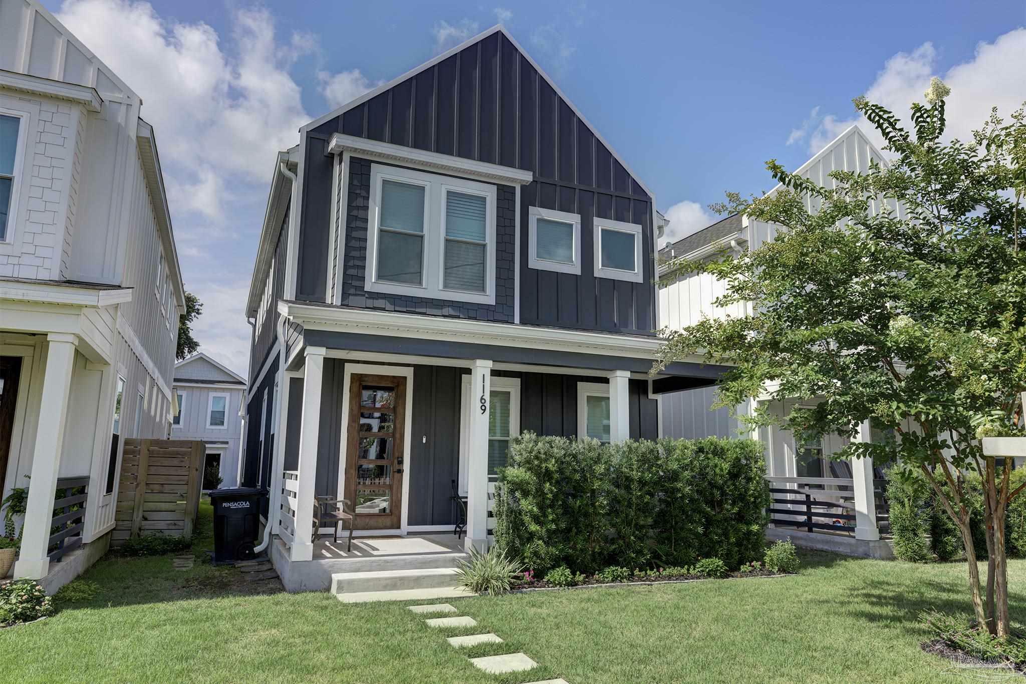 Property Photo:  1169 W Intendencia St  FL 32502 