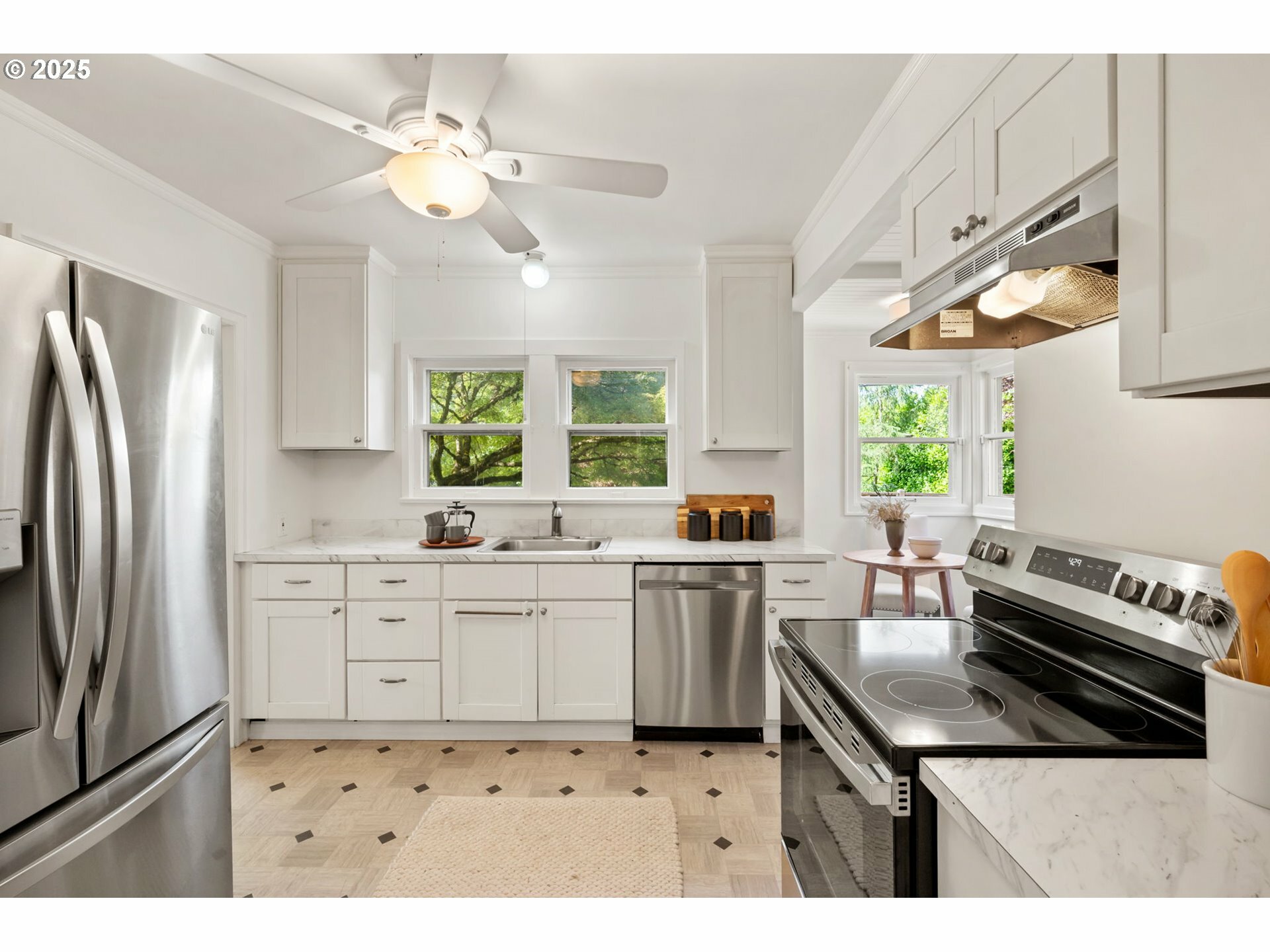 Property Photo: 8106 SE 37th Ave OR 97202