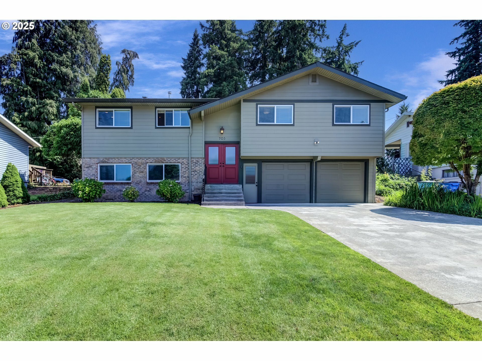 Property Photo:  703 NW 94th St  WA 98665 