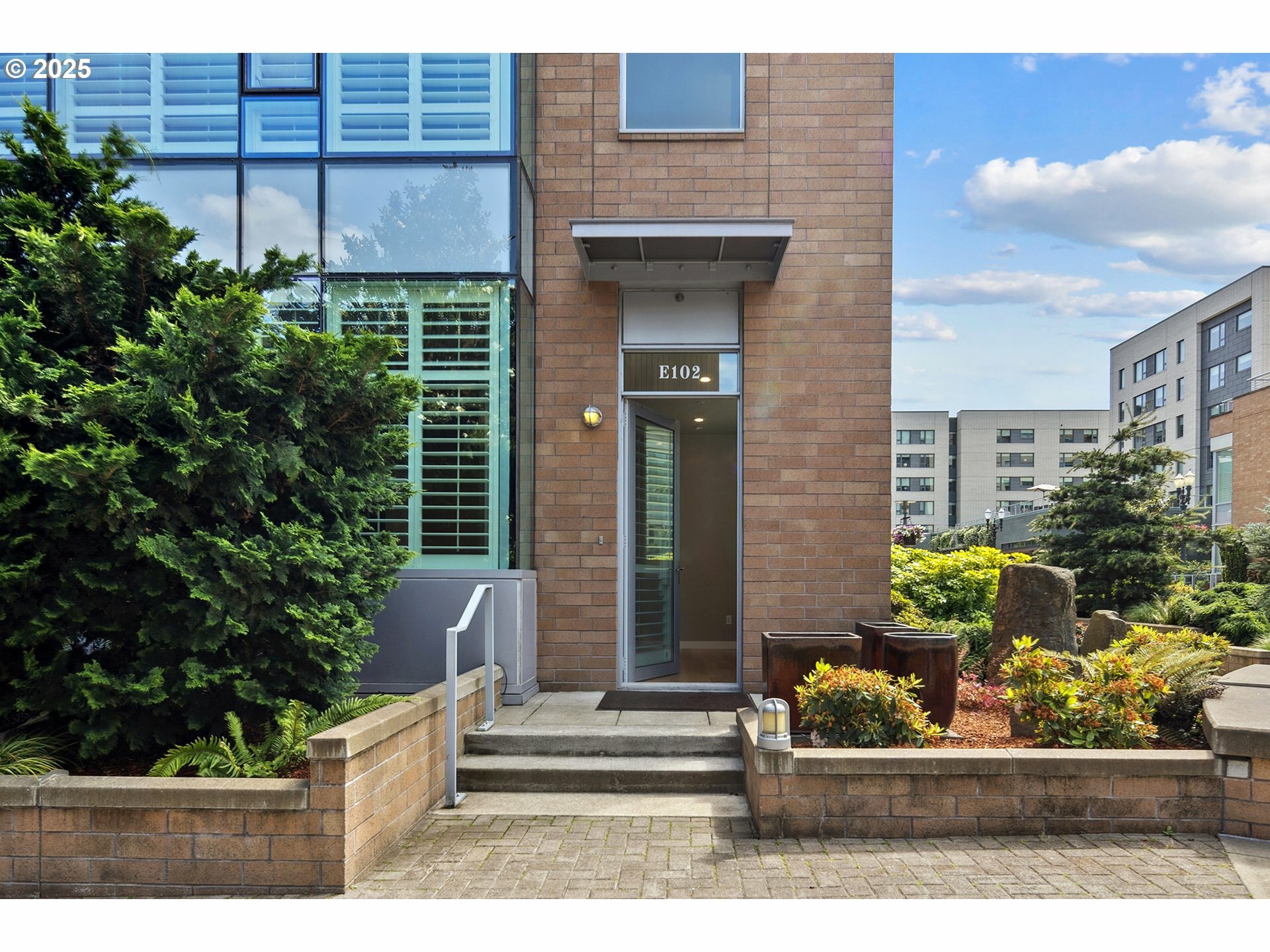 Property Photo:  1920 S River Dr E102  OR 97201 