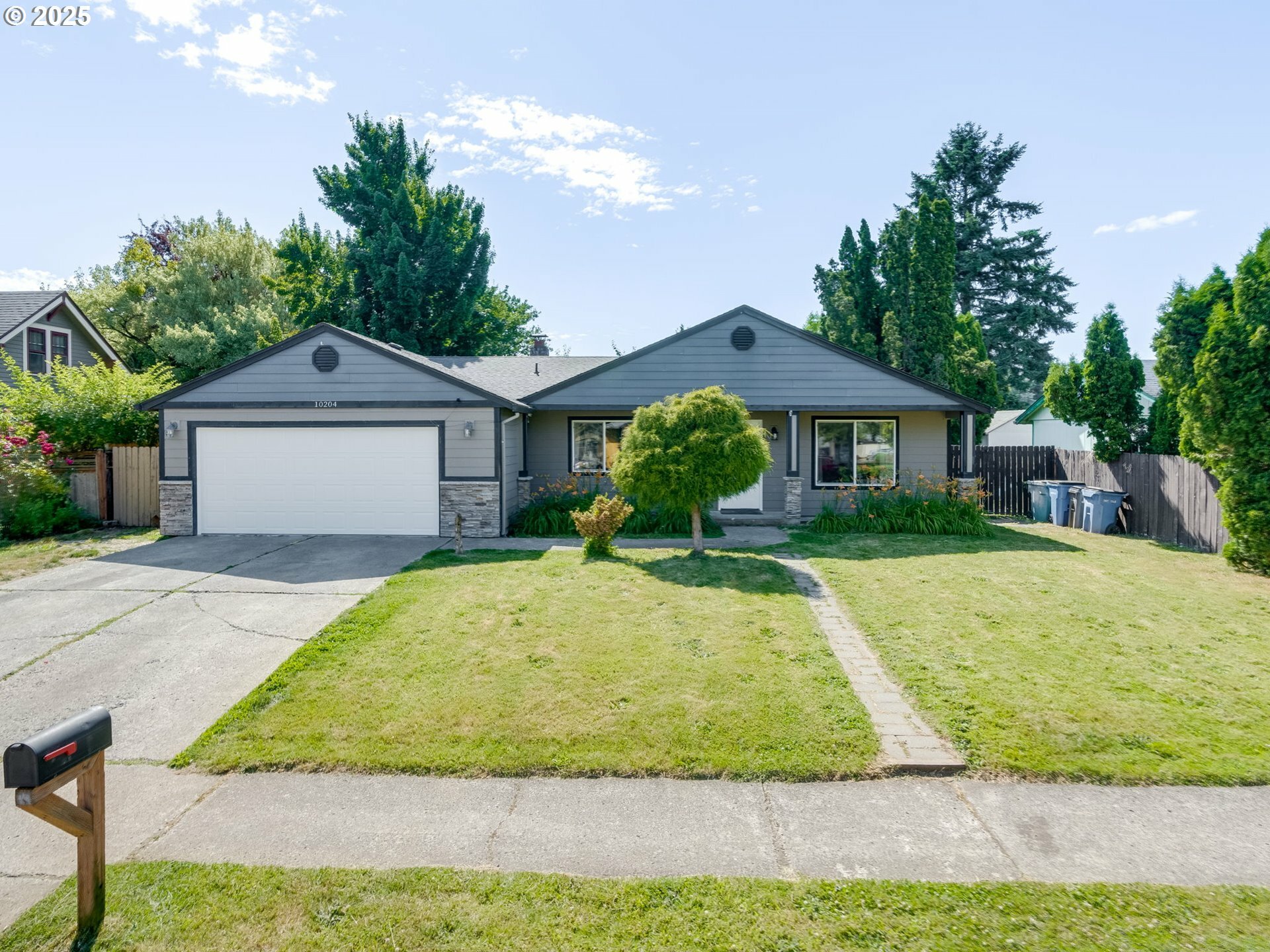 Property Photo:  10204 NE 6th Ave  WA 98685 