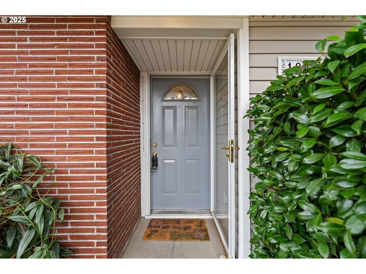 Property Photo:  184 NE 10th Ave  OR 97013 