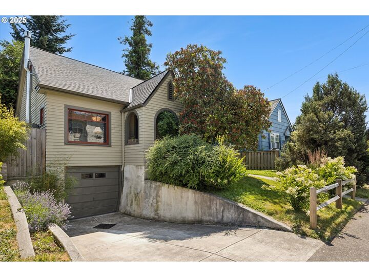 6320 SE Division St  Portland OR 97206 photo