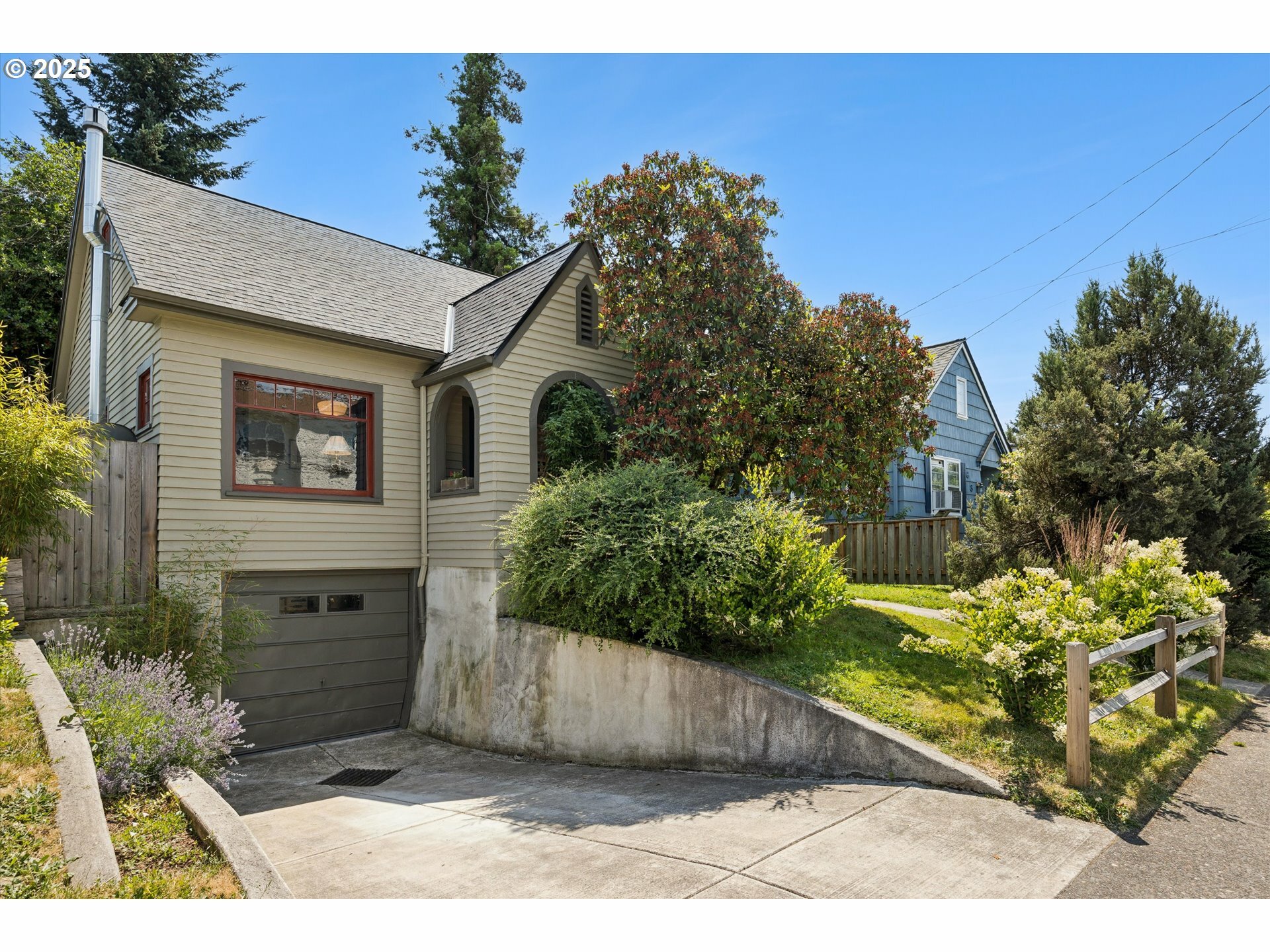 Property Photo: 6320 SE Division St OR 97206