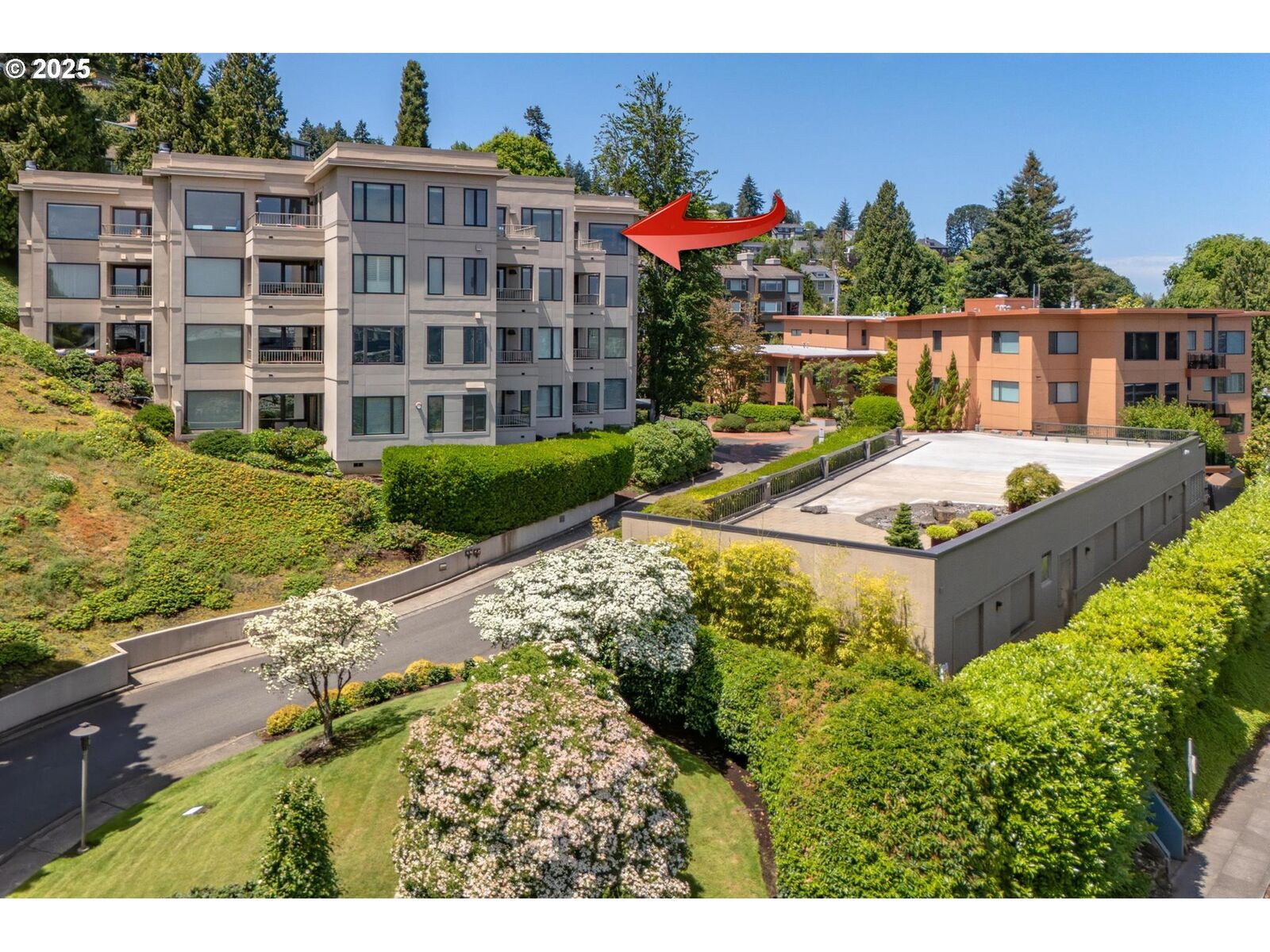 Property Photo:  766 NW Westover Sq  OR 97210 