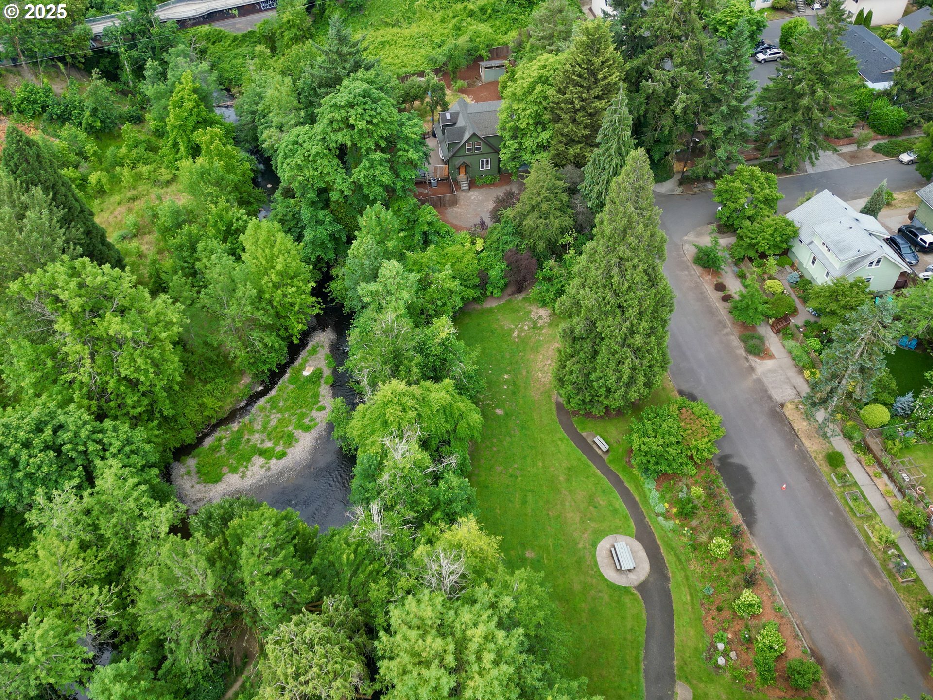 Property Photo: 2108 SE Marion St OR 97202