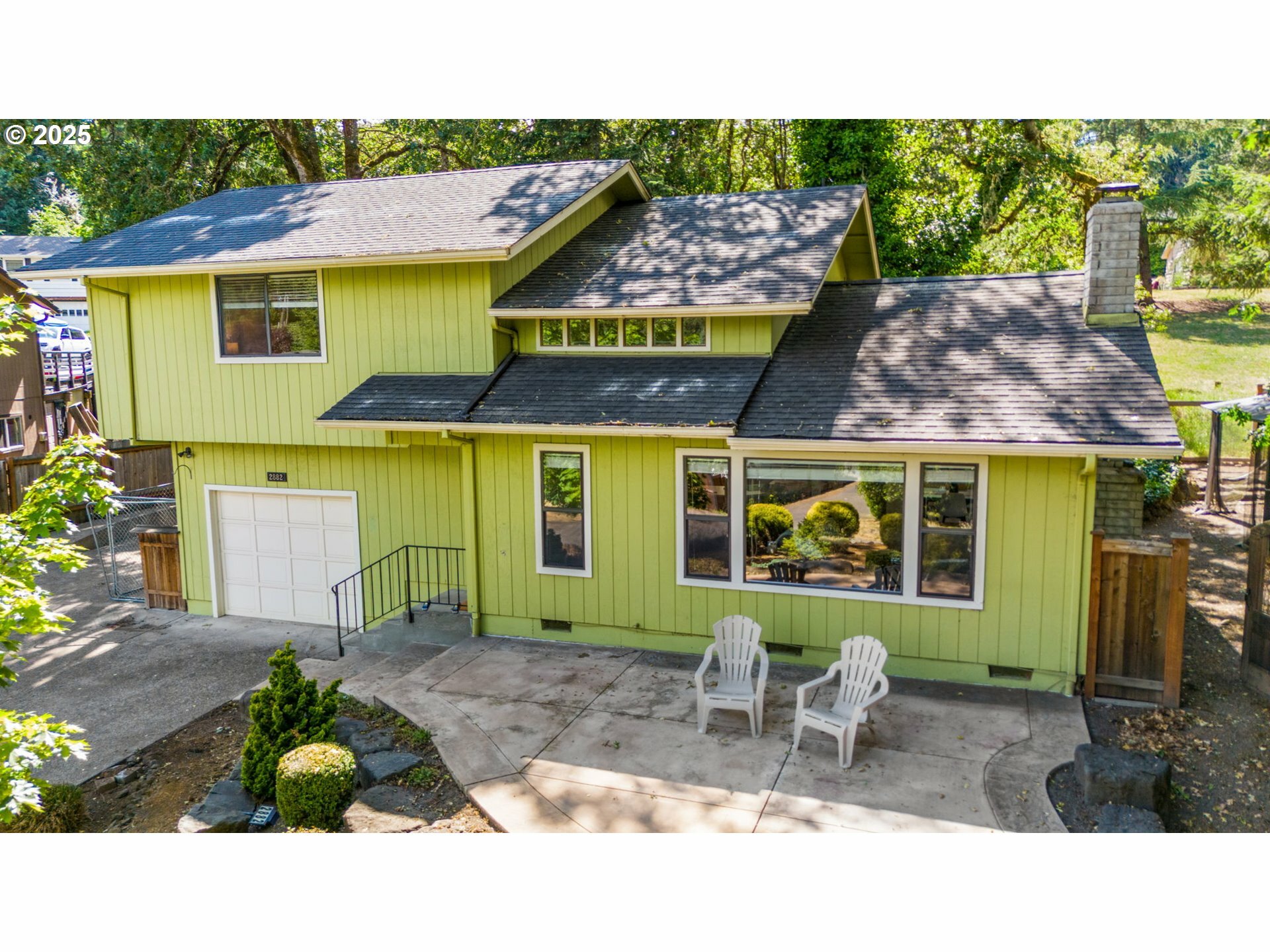 Property Photo: 2882 Chambers St OR 97405