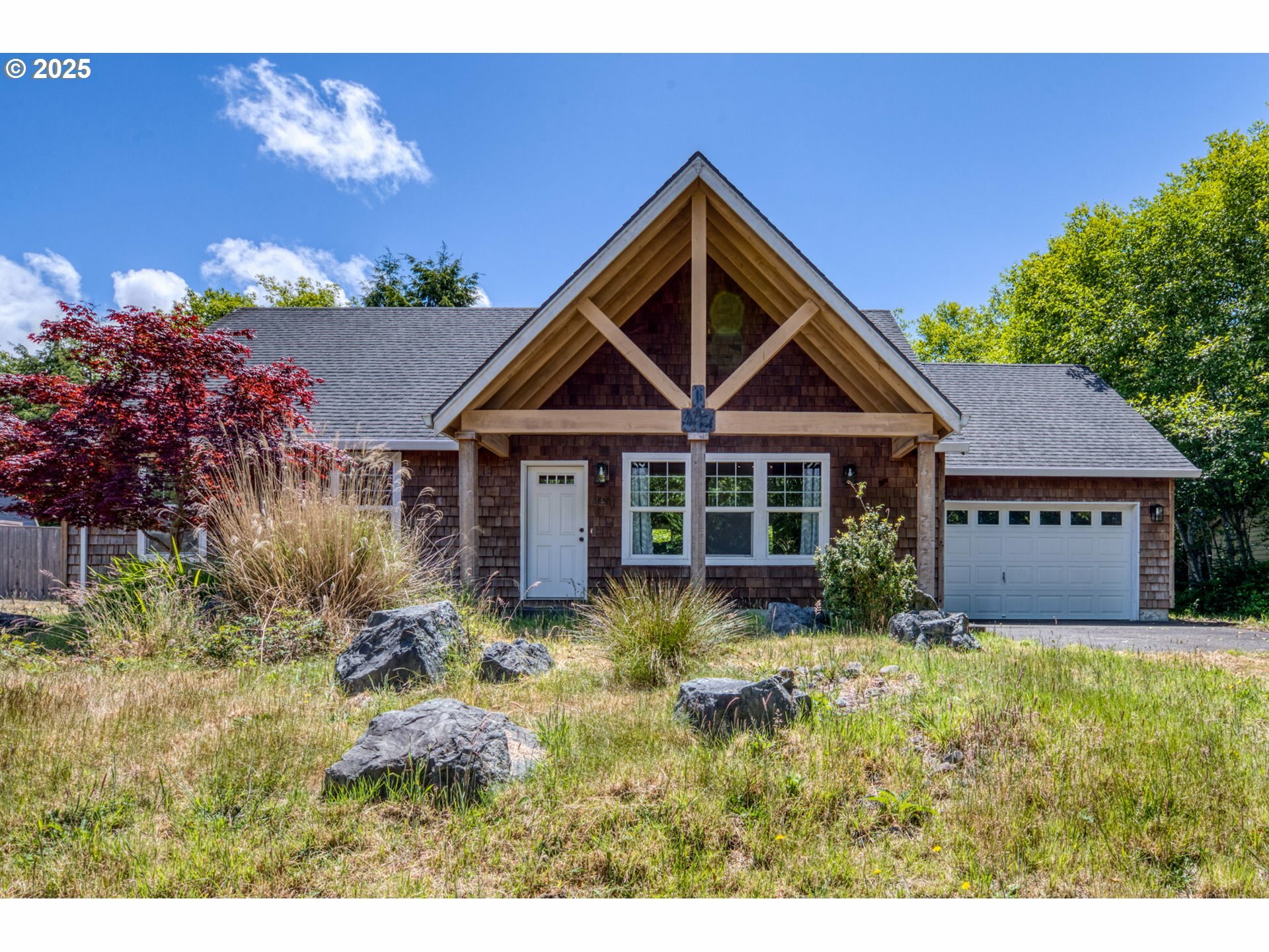 Property Photo: 1430 N Cedar Creek Cir OR 97136
