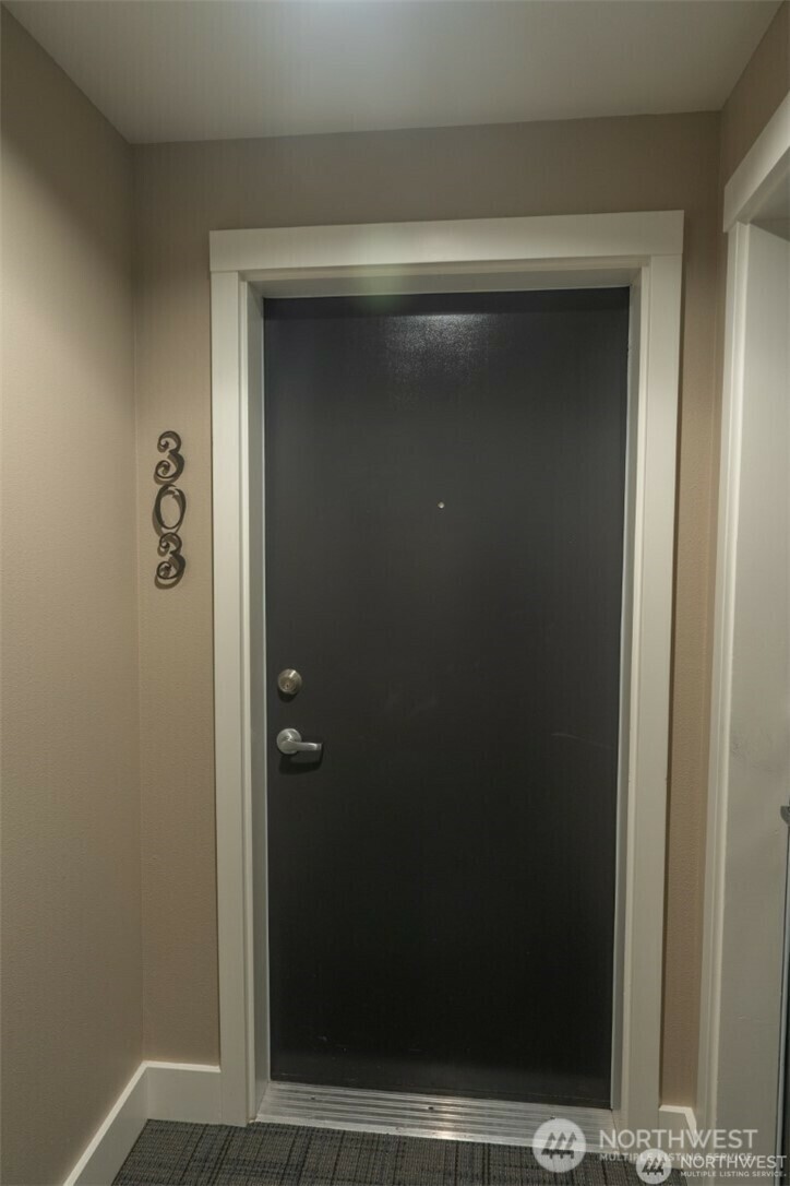 Property Photo: 3202 SW Avalon Way 303 WA 98126