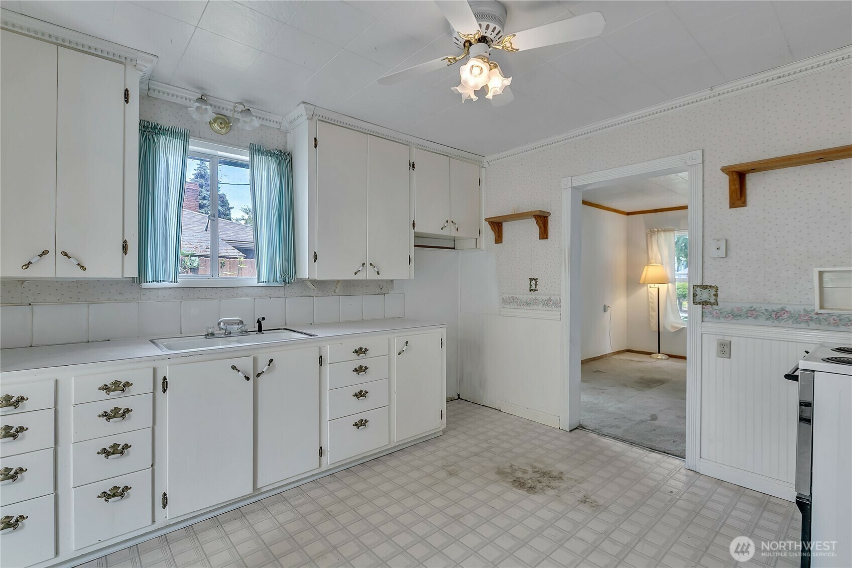 Property Photo: 2209 S Talbot Road WA 98055