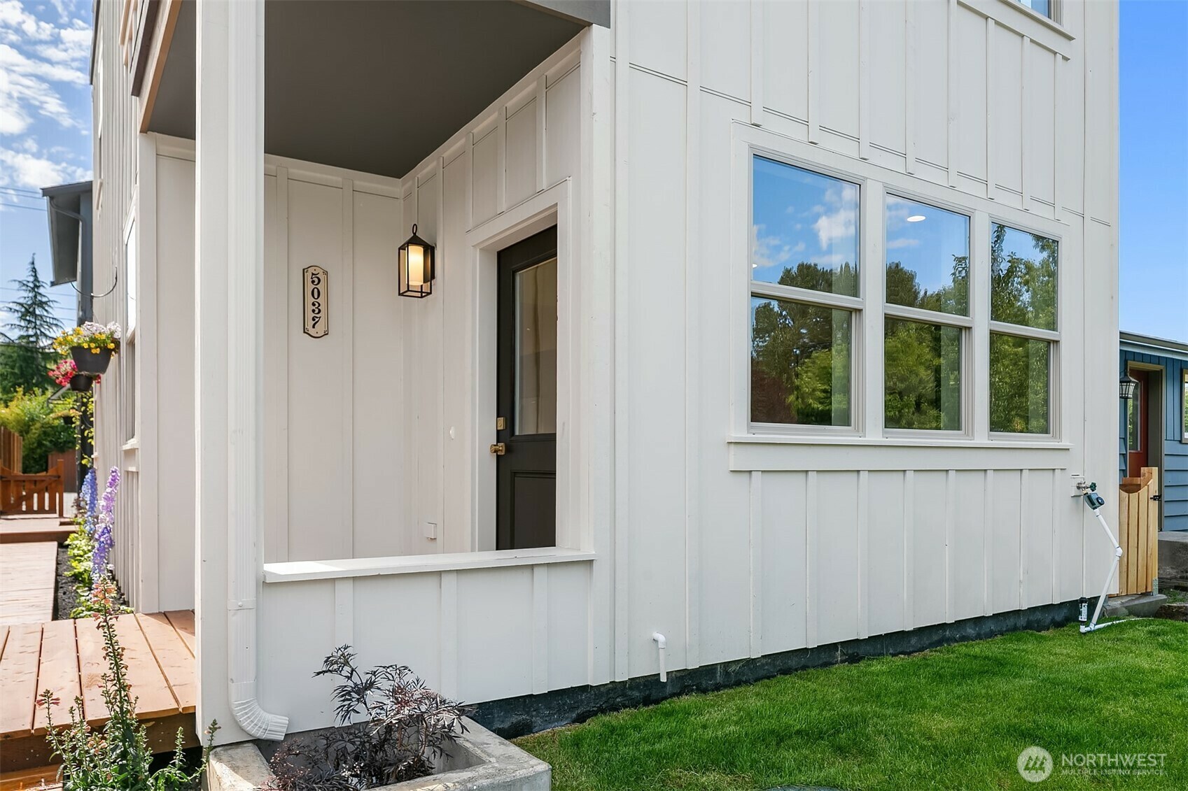 Property Photo: 5037 25th Avenue SW WA 98106
