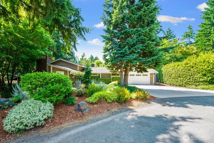 Property Photo:  8530 SE 79th Place  WA 98040 