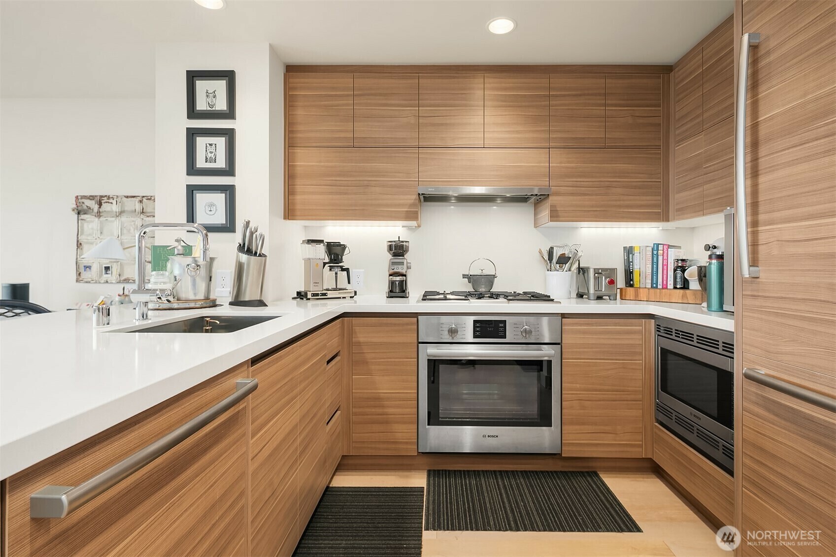 Property Photo: 583 Battery Street 1405N WA 98121