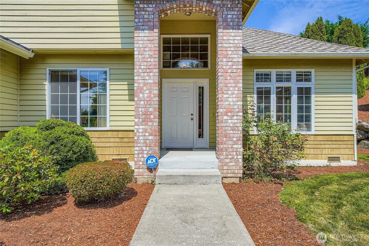 Property Photo:  9620 S 194th Street  WA 98055 