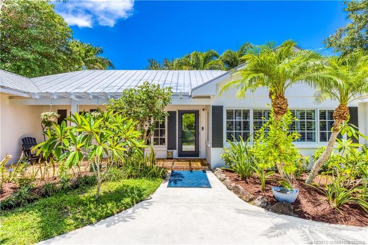 Property Photo: 4 Emarita Way FL 34996