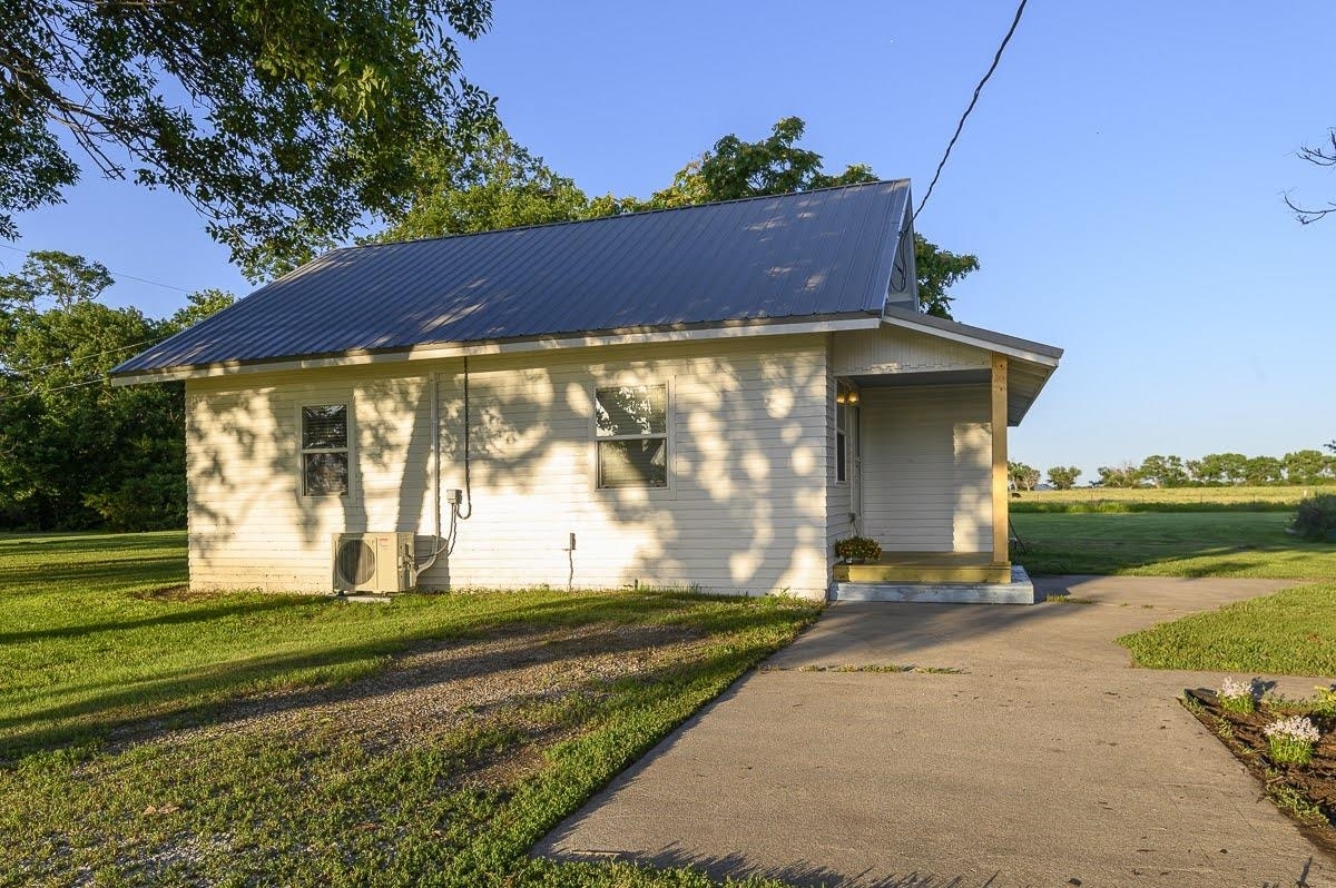 Property Photo: 1985 Mule KS 67349