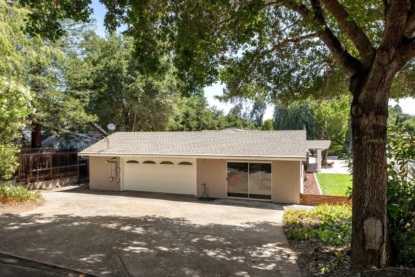 Property Photo: 880 Moana Court CA 94306