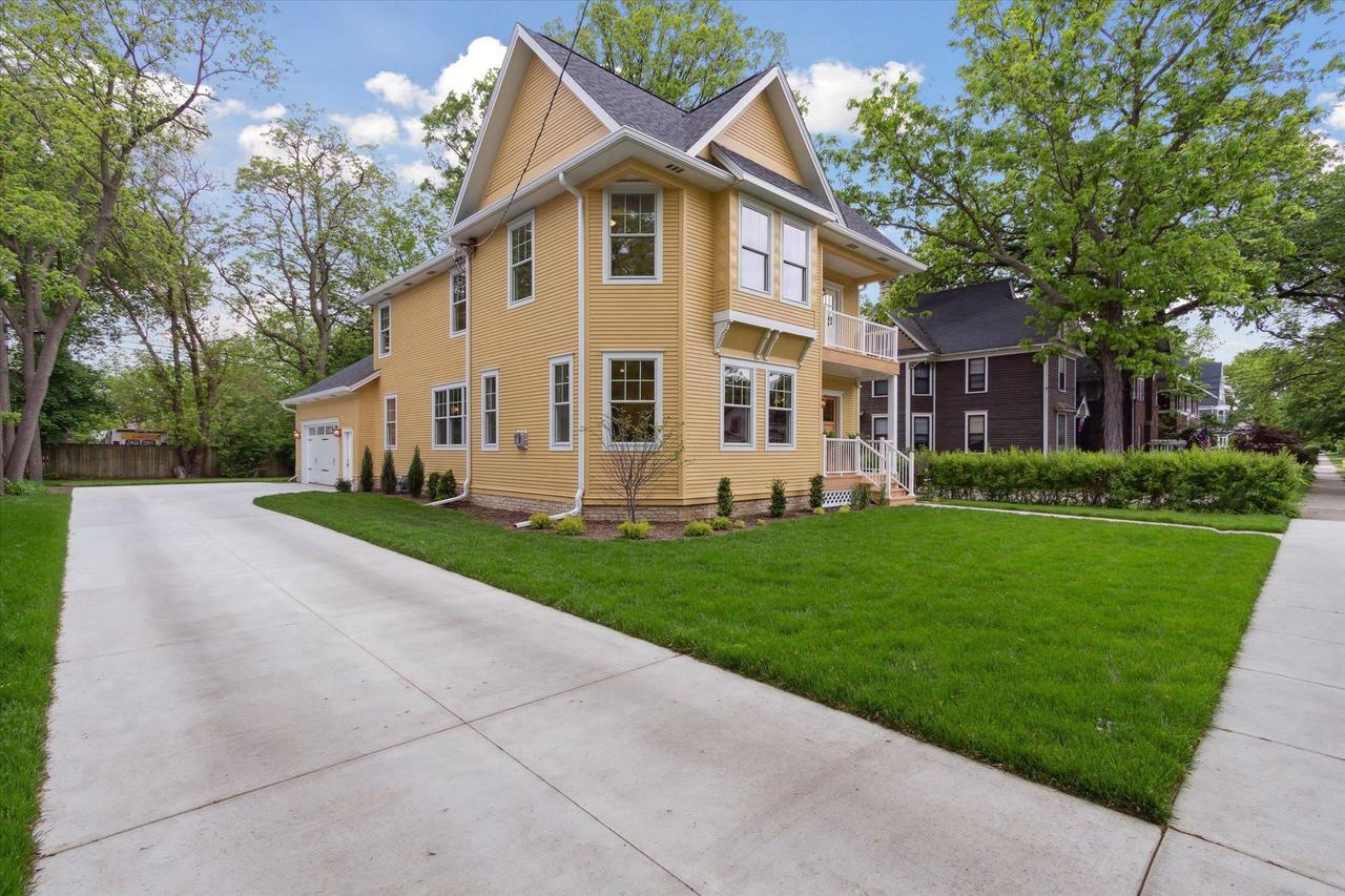 Property Photo: 730 Park Avenue WI 53511