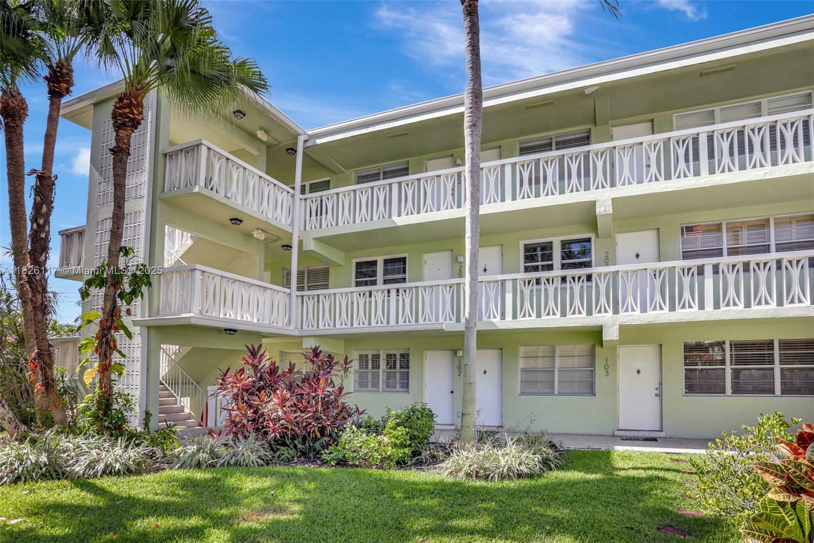 Property Photo: 1900 NE 8th Ct 201 FL 33304