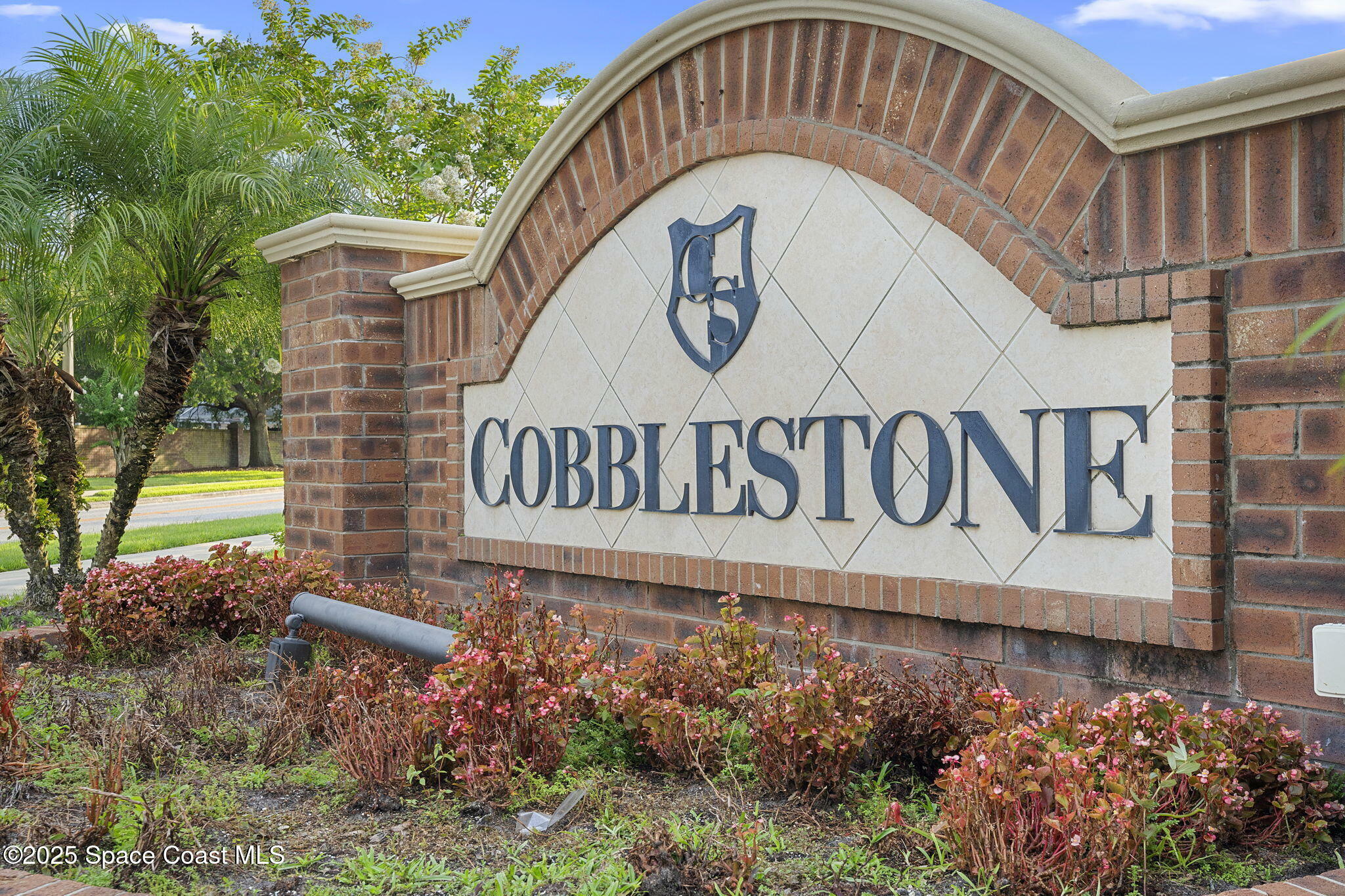 Property Photo: 413 Country Cottage Lane FL 34787